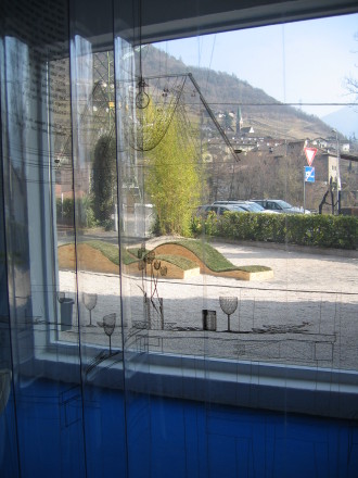 Ausstellungsansicht zugänglich - über Architektur. Foto: DPI Fotostudio